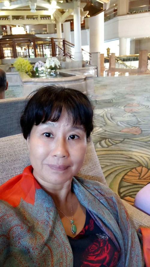 新澳门彩出码走势和养3弟妹女生遭堵门与女孩不堪养活三弟妹压力轻生续